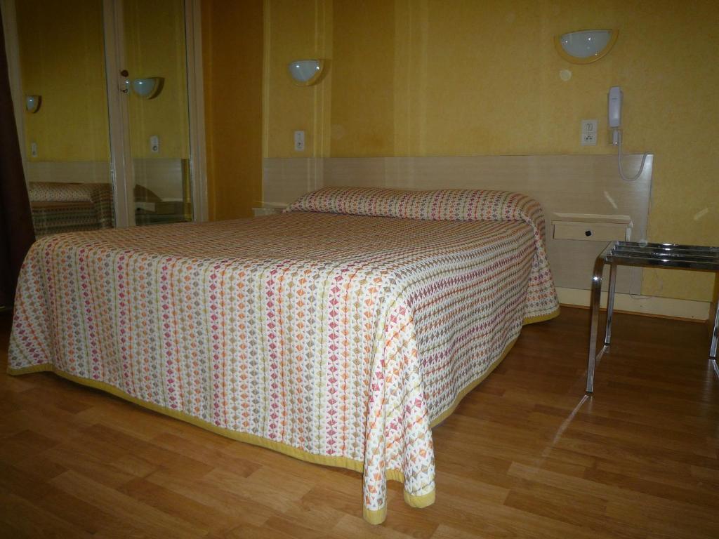 Hotel Castel Louis Vichy Room photo